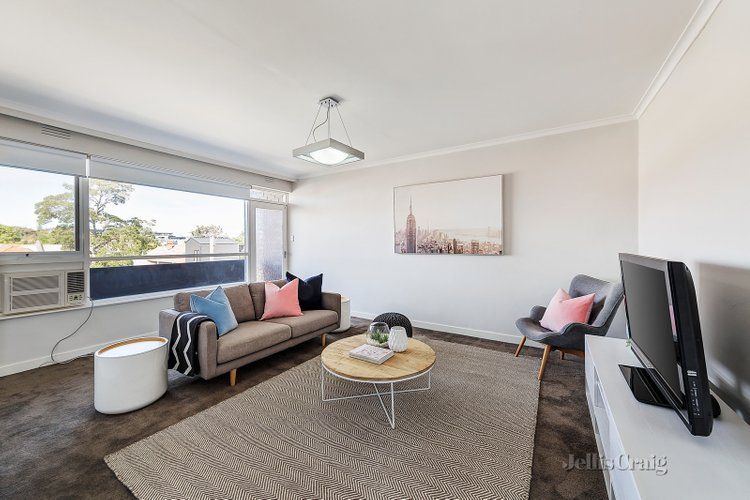 8/11 Rockbrook Road St Kilda East 3183