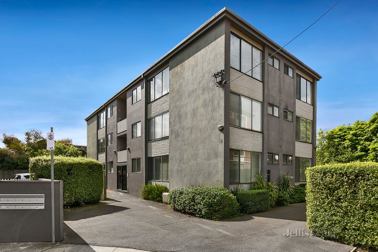 8/12 Farnham Court Flemington 3031