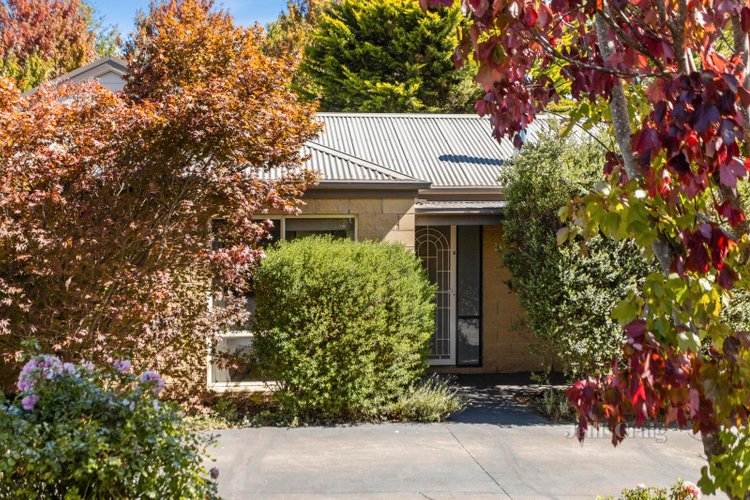 8 16 Corinella Road Woodend 3442