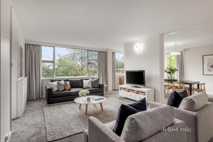 8 16 Woorigoleen Road Toorak 3142