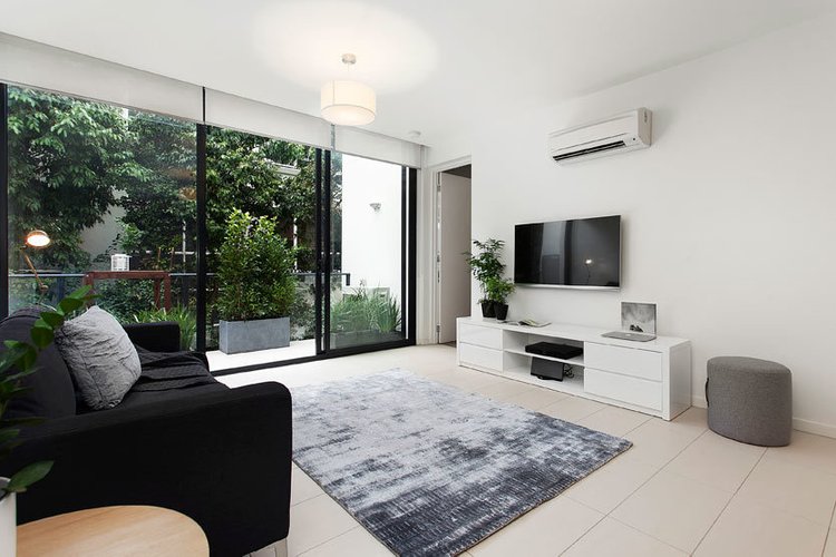 8 17 Pine Avenue Elwood 3184