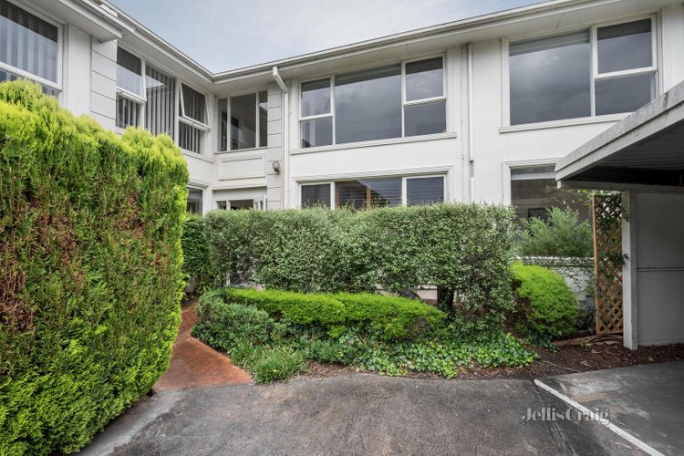 8 17 Wolseley Close Mont Albert 3127