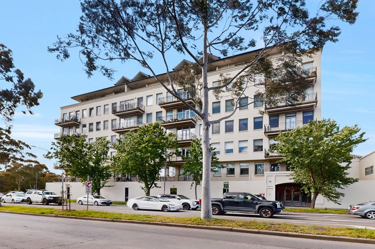 8/2 MacArthur Road Parkville 3052