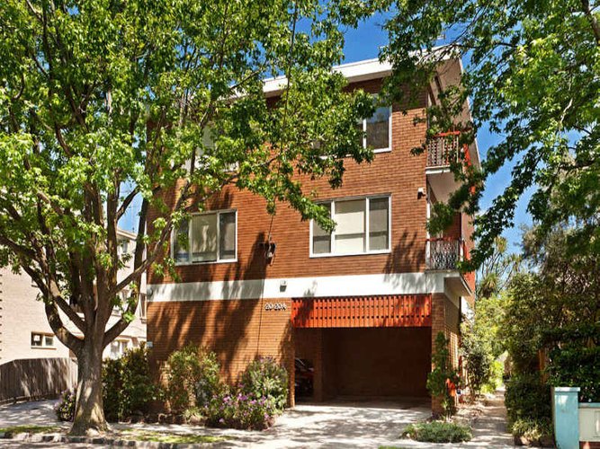 8 20A Hughendon Road St Kilda East 3183