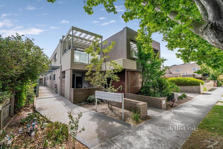 8/22 Bourke Street Ringwood 3134