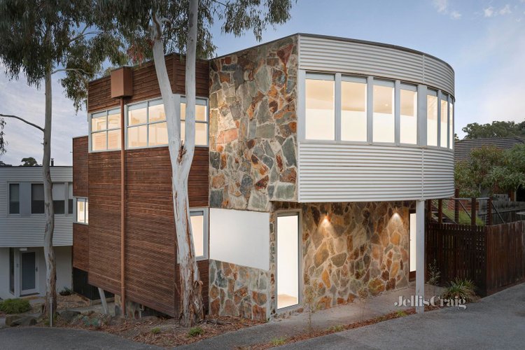 8 22 Livingstone Road Eltham 3095