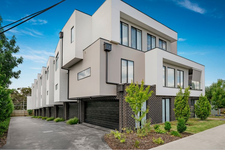 8/27 Pitt Street Ringwood 3134