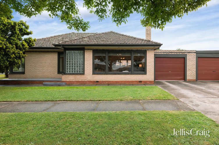 829 Talbot Street South  Redan 3350