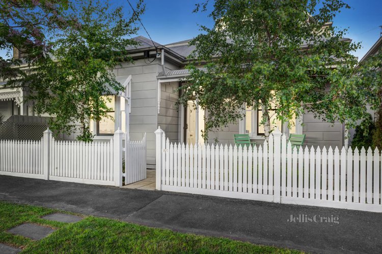 83 Carter Street Middle Park 3206
