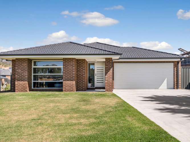 83 Diamond Gully Road Mckenzie Hill 3451