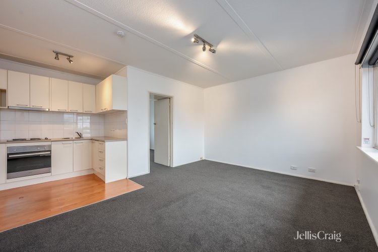 8/31 Emmaline Street Northcote 3070