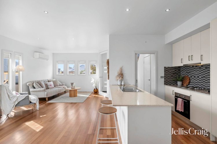8 34 Smith Street Daylesford 3460