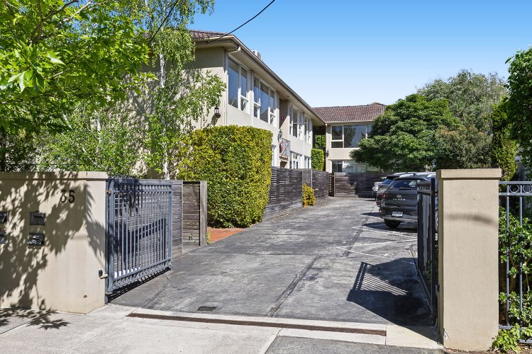 8/35 Dunoon Street Murrumbeena 3163