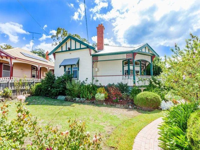 84 Fairview Avenue, Newtown