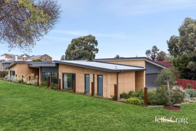 84 Farnsworth Street Castlemaine 3450