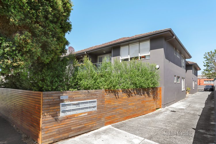 8/4 Kokaribb Road Carnegie 3163