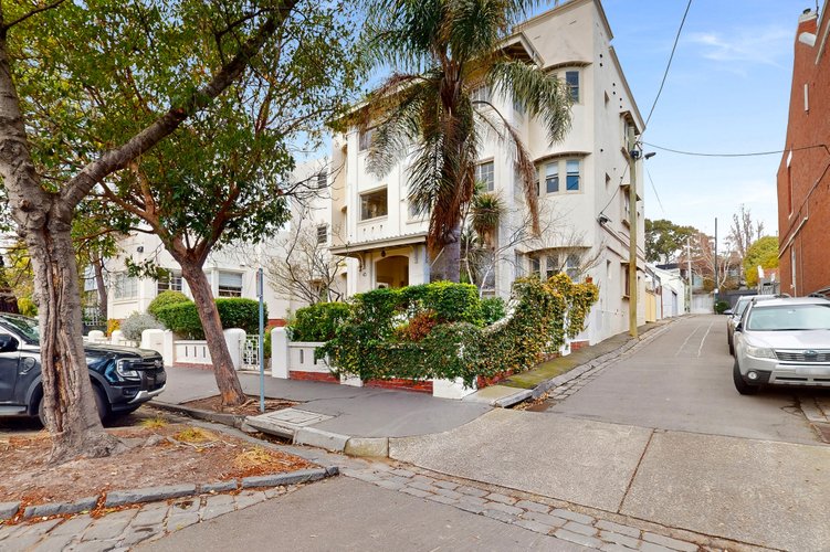 8/43 Dalgety Street St Kilda 3182