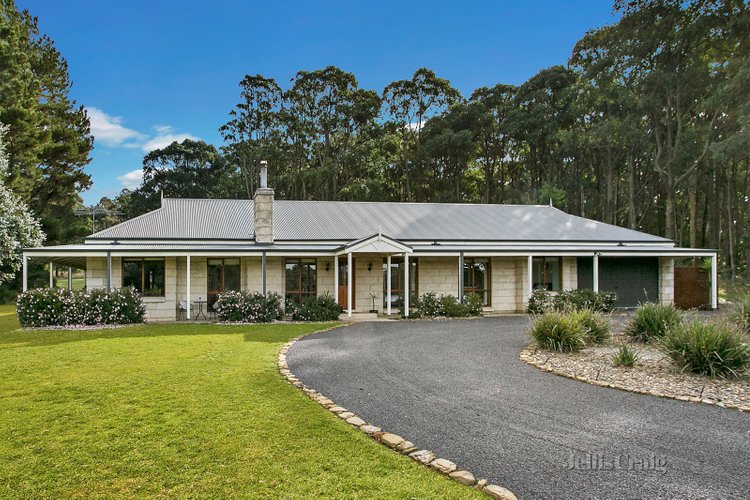 86 Hoburd Drive Woodend 3442
