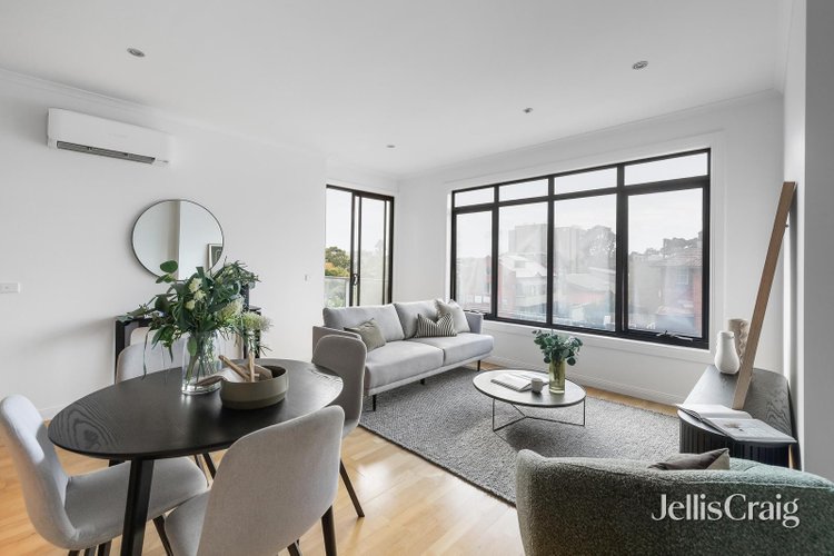 8 69 Wellington Street St Kilda 3182