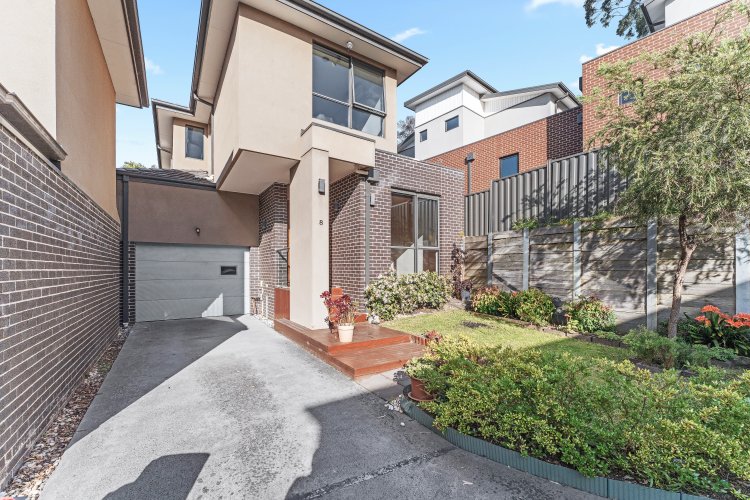 8/7-8 Seaton Court Mount Waverley 3149