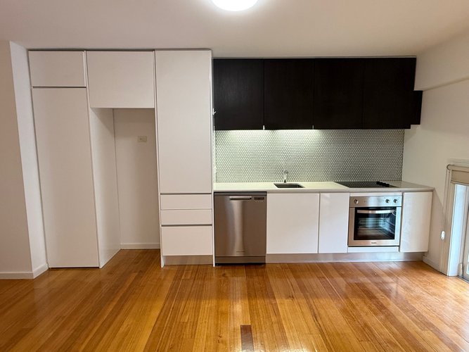 8/704 Victoria Street  North Melbourne 3051