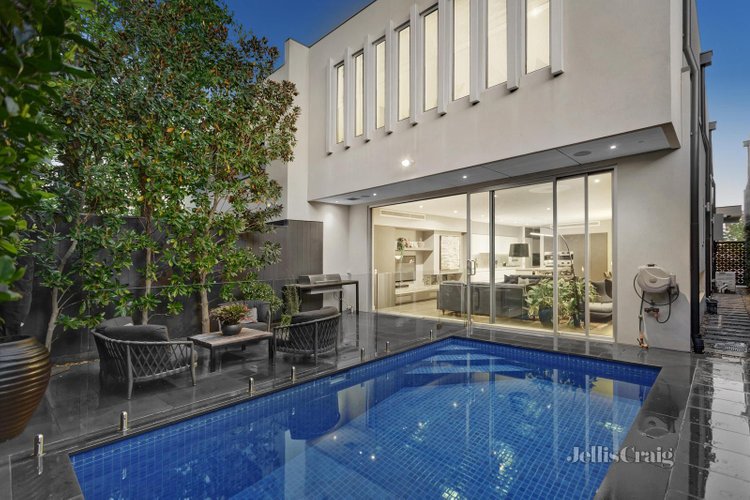 8A Highfield Grove Kew 3101