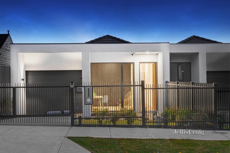 8b Schulz Street Bentleigh East 3165