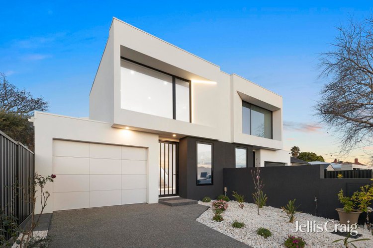 8b Seathorpe Avenue Bentleigh East 3165