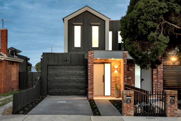 8B Wimmera Avenue Reservoir 3073
