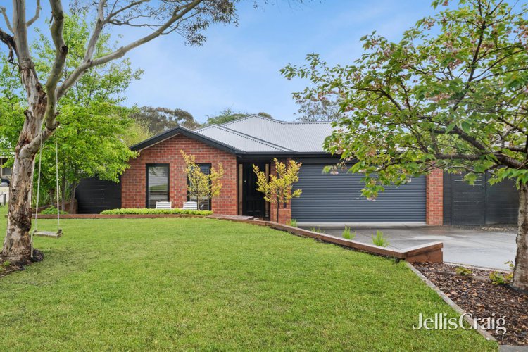 9 Arthur Court Woodend 3442