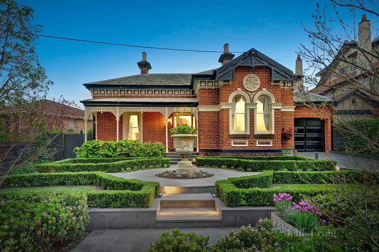 9 Chaucer Crescent Canterbury 3126