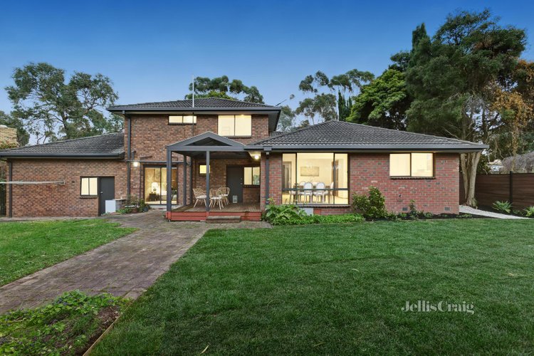9 Eric Court Wheelers Hill 3150