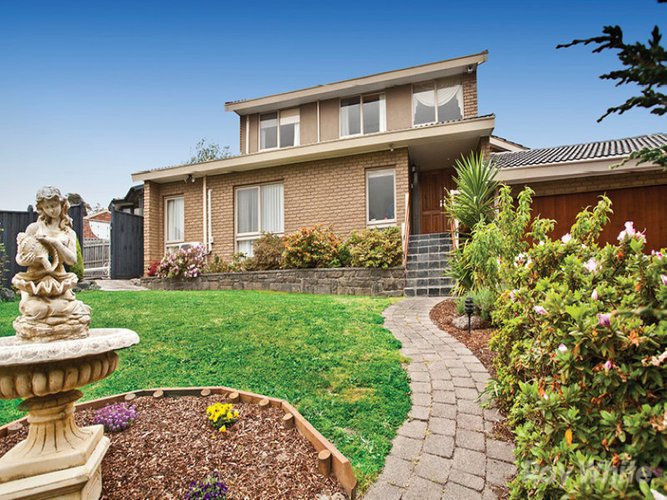 9 Erskine Crescent Wheelers Hill 3150