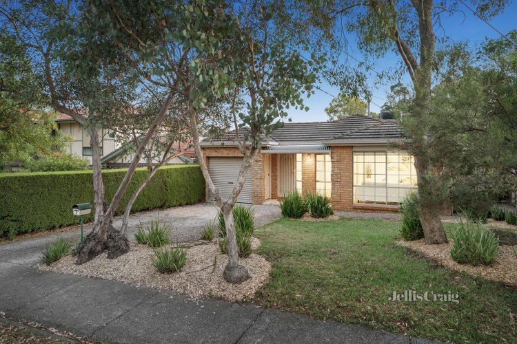 9 Essex Street Briar Hill 3088