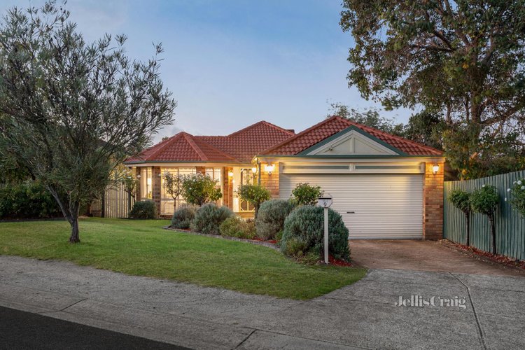 9 Farm Close Greensborough 3088