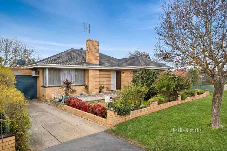 9 Gainsborough Street Castlemaine 3450