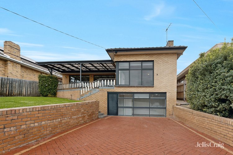 9 Glencara Street  Avondale Heights 3034