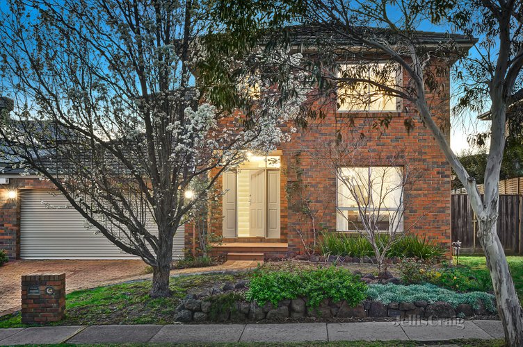 9 Huntingtower Crescent Mount Waverley 3149