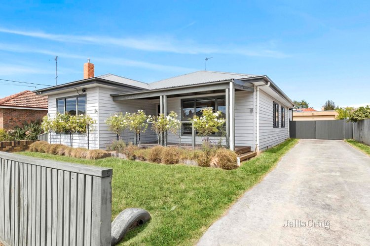 9 Iris Avenue Wendouree 3355