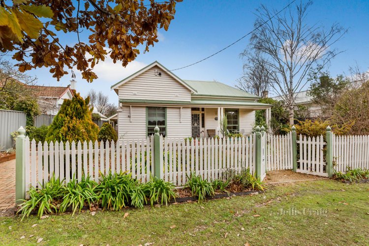 9 Jeffreys Street Woodend 3442
