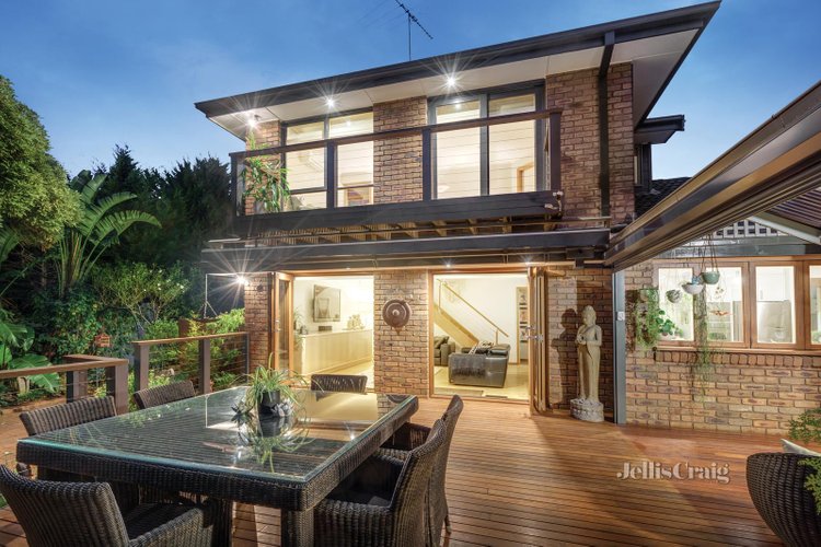 9 Larcom Court Greensborough 3088