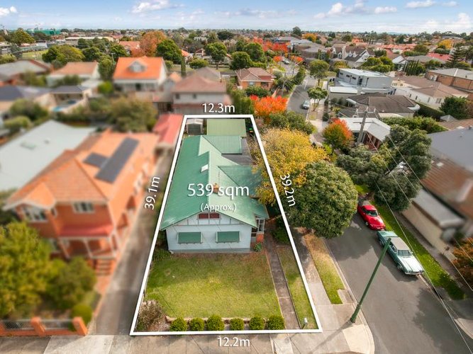 9 Lyon Street Essendon 3040