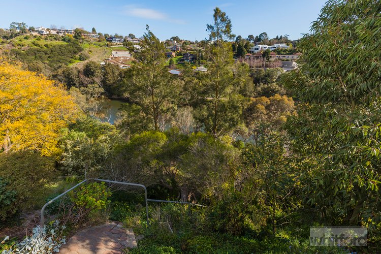 9 Mayfair Drive, Newtown