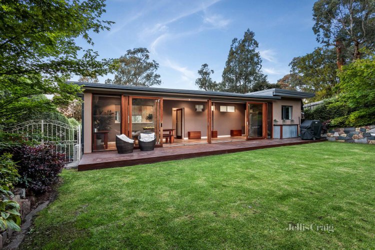 9 Rangeview Road Donvale 3111