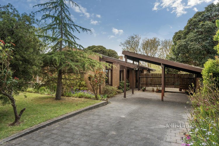 9 Rhodes Drive Glen Waverley 3150