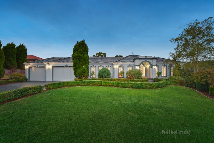9 St Muir Drive Warrandyte 3113
