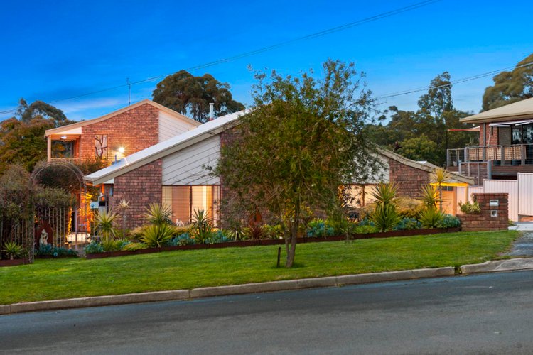 9 Trethowan Street Mount Pleasant 3350
