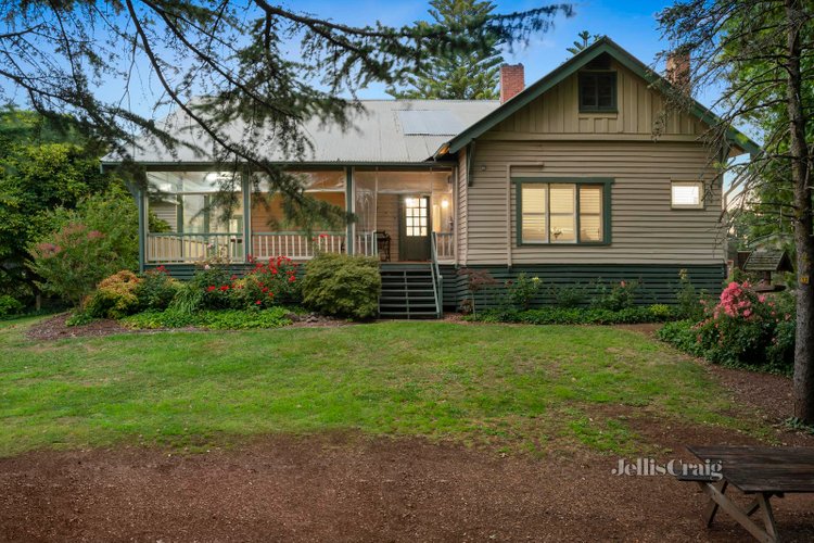 90 Lewis Road Silvan 3795