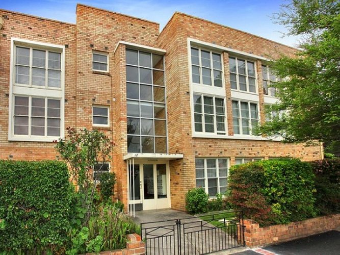 9 169 Ormond Road Elwood 3184