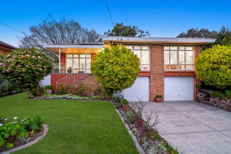 92 Hinkler Road East  Glen Waverley 3150